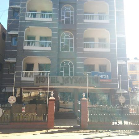 Hotel Jaysanthi Ooty Exteriör bild